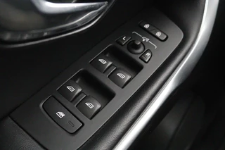 Volvo V40 Volvo V40 2.0 T4 Sport | Stoelverwarming | Full LED |  Navigatie | Leder/Alcantara | Climate control | Parkeerhulp | Cruise control | R Design - afbeelding nr 12