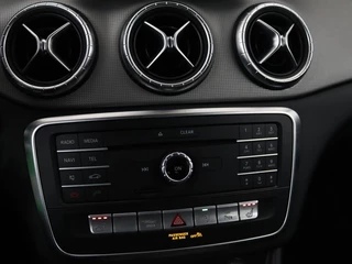 Mercedes-Benz CLA Mercedes-Benz CLA-klasse 180 Urban | Stoelverwarming | Sportstoelen |  Navigatie | Park Assist | Full LED | Half leder | Cruise control | Airco | Bluetooth - afbeelding nr 19
