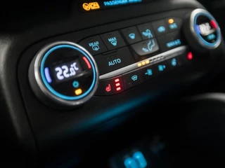 Ford Focus Automaat (DIGITAL COCKPIT, APPLE CARPLAY, STUUR/STOELVERWARMING, GETINT GLAS, TREKHAAK, CAMERA, LED KOPLAMPEN, ADAPTIVE CRUISE, KEYLESS, NIEUWE APK, NIEUWSTAAT) - afbeelding nr 10