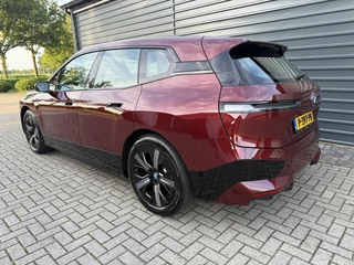 BMW iX BMW iX xDrive40 High Executive 77 kWh SOH 99% Led v+a Auto.inparkeren Pano - afbeelding nr 3