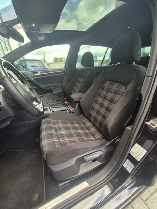 Volkswagen Golf Volkswagen Golf 2.0 TSI GTI Performance Virtual/Pano/Carbon/ - afbeelding nr 36