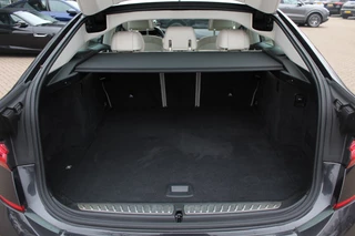BMW 6 Serie BMW 6 Serie Gran Turismo 630i High Exe. Edition 68.661 km! / Panoramadak / 360Camera / Head-up / Luchtvering / 20'' / Luxe Leder / Safety Pack / Luxury Line / Navigatie / Stoelverwarming - afbeelding nr 16