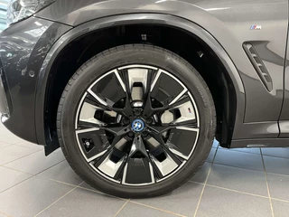 BMW iX3 TREKH, H&K Sound, MEM, 20-inch LMV ** € 22.900,= onder NP - BMW GAR t/m 04-2029 ** ** INFORMEER OOK NAAR ONZE AANTREKKELIJKE FINANCIAL-LEASE TARIEVEN ** - afbeelding nr 8