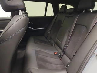 BMW 3 Serie BMW 3 Serie Touring 330e M-Sport Wegklapbare trekhaak, Panoramadak, ACC - afbeelding nr 28