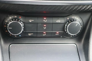 Mercedes-Benz A-Klasse Mercedes A-klasse 180 AMG Night Edition Plus Automaat|Leder|Airco|Cruise|Pdc|Iso-Fix - afbeelding nr 11