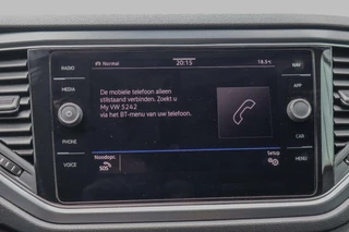 Volkswagen T-Roc Volkswagen T-Roc Cabrio 1.5 TSI R-Line ACC VIRTUAL COCKPIT STOELVERWARMING AUTOMAAT LEDER CAMERA - afbeelding nr 22