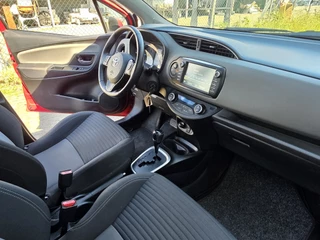Toyota Yaris Toyota Yaris 1.5 Hybrid AUT, 1e Eigenaar! Camera! Zondag OPEN! - afbeelding nr 3