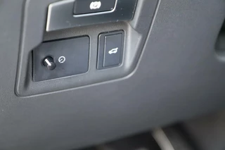 Land Rover Range Rover Velar Land Rover Range Rover Velar 3.0 V6 SC AWD R-Dynamic HSE 381 PK A cruise|Carplay|Matrix|Panoschuifdak|Digidash|Camera|Massage|Kahn LMV 22