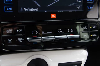 Toyota Prius Toyota Prius 1.8 Dynamic JBL Navi 17inch - afbeelding nr 13