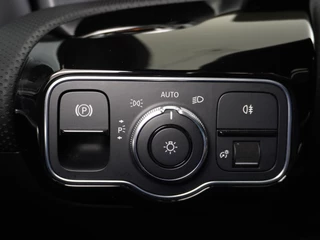 Mercedes-Benz A-Klasse Mercedes-Benz A-Klasse 250e AMG // Panoramadak // Memory // Trekhaak // Keyless // Carplay // Sfeerverlichting // MultiBeam LED // Night Pakket // Augmented Reality - afbeelding nr 18