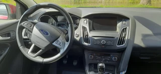 Ford Focus Ford Focus Wagon 1.0 Ecoboost Titanium 100pk Trekhaak | Voorruit Verwarming | Climate control | Navigatie | 17 inch velgen - afbeelding nr 10