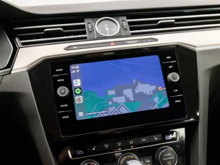 Volkswagen Passat Volkswagen Passat Variant 1.4 TSI ACT Highline 150Pk Automaat (APPLE CARPLAY, GROOT NAVI, CLIMATE, STOELVERWARMING, SPORTSTOELEN, KEYLESS, ADAPTIVE CRUISE, TREKHAAK, PARKEERSENSOREN, NIEUWSTAAT) - afbeelding nr 31