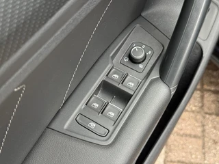 Volkswagen Tiguan Volkswagen Tiguan 1.5 TSI DSG 2x R-LINE Panodak Leer Trekhaak 20 Inch - afbeelding nr 31
