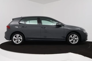 Volkswagen Golf Volkswagen Golf 1.5 TSI Life Business (STOELVERWARMING, NAVIGATIE, ELEKTR STOELEN, DIGITAAL DASHBOARD, PARKEERSENSOREN, NL-AUTO) - afbeelding nr 11
