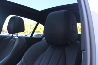 BMW 5 Serie BMW 5-serie 530e M-SPORT PRO 300PK (nieuw model) | PANORAMA DAK | M-SPORT PAKKET | M-SPORT AERODYNAMICA |  M-SPORT NAPPALEDEREN STUURWIEL MET SPORTBOOST FUNCTIE | BMW SHADOWLINE ADAPTIEVE LED KOPLAMPEN | ELEKTRISCH BEDIENBARE ACHTERKLEP |  BMW INDIVIDIUAL HIGH GLOSS EXTERIEUR RAAMLIJST AFWERKING | BMW LIVE COCKPIT PROFESSIONAL | ELEKTRISCH VERSTELBARE VOORSTOELEN MET VENTILATIE / VERWARMING EN GEHEUGEN OP DE BESTUURDERSSTOEL |  ACHTERBANKVERWARMING | 4-ZONE CLIMATE CONTROL | DONKER GETINTE ACHTERRUITEN | DONKERE HEMELBEKLEDING | DRIVE ASSISTANT | HARMAN KARDON Hi-Fi GELUIDSSYSTEEM| DRAARLOZE TELEFOONLADER | DRAADLOOOS APPLE CARPLAY / ANDROID AUTO | KLASSE 3 ALARM | COMFORT ACCESS | 20