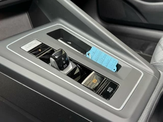 Volkswagen Golf Volkswagen Golf 1.5 eTSI R-Line Automaat | Panoramadak | LED | Black Style | Harman/Kardon HiFi | Achteruitrijcamera | Sfeerverlichting | Trekhaak afneembaar | Adaptieve cruise control | Parkeersensoren voor en achter - afbeelding nr 35