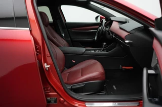 Mazda 3 Mazda 3 2.0 e-SkyActiv-X Luxury automaat i-Activesense pakket met Sunroof en rood leer pakket : dealer onderhouden en 24 maanden verlengde garantie - afbeelding nr 22