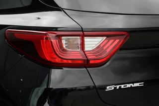 Kia Stonic Kia Stonic 1.0 T-GDi Platinum Edition | Schuifdak | Leder | Camera - afbeelding nr 13
