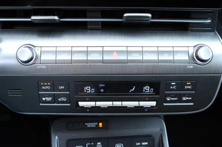 Hyundai Kona Hyundai Kona Electric Comfort-Smart 65.4 kWh|Navi|Camera|PDC|BSW|Winter|Rijklaa - afbeelding nr 19