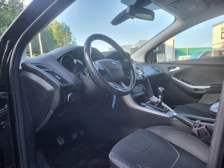 Ford Focus Ford Focus Wagon 1.5 Titanium Edition Eerste eigenaar Automatische airco Stoelver - afbeelding nr 19