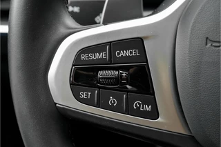 BMW 3 Serie BMW 3 Serie 318i M-Sport Shadow Individual Schuifdak HiFi 19