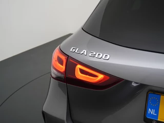 Mercedes-Benz GLA Mercedes-Benz GLA 200 AMG // Camera // Sfeerverlichting // Night Pakket // Augmented Reality // Carplay // 19