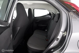 Toyota Aygo Toyota Aygo 1.0 VVT-i 72pk X-Play applecarplay|airco|camera|dab|5drs - afbeelding nr 12