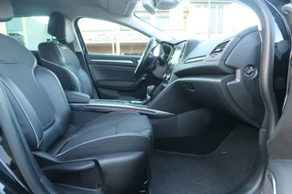 Renault Mégane Renault Megane 1.3 TCe Bose 160PK|NAVIGATIE|CAMERA|CARPLAY|DODEHOEK|KEYLESS|RIJSTROOK|STOELVERWARMING - afbeelding nr 28