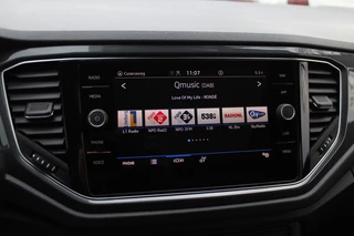 Volkswagen T-Roc Volkswagen T-Roc 1.5 TSI Sport Business 3x R-Line / Camera / Virtual Cockpit / Navigatie / 19'' / Keyless / Stoelverwarming / ACC - afbeelding nr 20