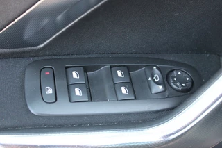 Peugeot 2008 Peugeot 2008 1.2 PureTech Allure, automaat, navigatie. - afbeelding nr 10