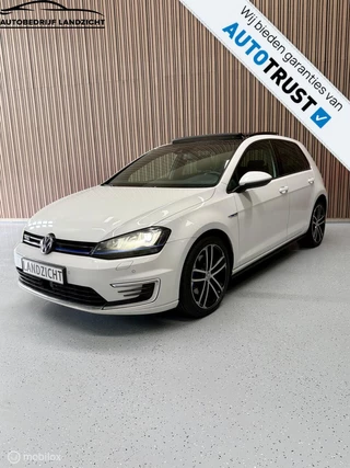 Volkswagen Golf - 105525299-0