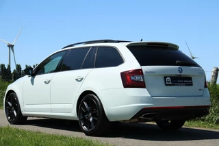 Škoda Octavia Skoda Octavia Combi 2.0 TSI RS / 230PK! / DSG / Pano / Canton / Camera / Trekhaak / 18