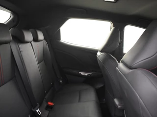 Lexus LBX Lexus LBX 1.5 Hybrid Elegant | Tech Pack | Parkeersensoren V+A | Leder - afbeelding nr 18