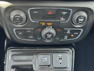 Jeep Compass Jeep COMPASS 1.3T Limited Cruise control Climate control Keyless Navigatie Apple carplay Android - afbeelding nr 28