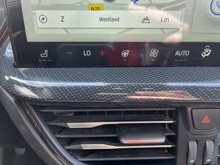 Ford Focus Ford Focus 1.0 EcoBoost Hybrid ST Line 125PK Winterpack Cruise Navi Camera SYNC4 Climate Privacy Glass Parkeersensoren *Sportief* - afbeelding nr 22