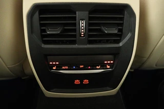 BMW 3 Serie BMW 3-serie 330e eDrive Edition | Adaptive cruise | Leder |  Stoelverwarming | Harman/Kardon | Keyless | Carplay | Live Cockpit | Navigatie | Full LED | Achterbankverwarming - afbeelding nr 14