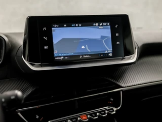 Peugeot 2008 Peugeot 2008 1.2 PureTech Sport (APPLE CARPLAY, GROOT NAVI, 360 CAMERA, STOELVERWARMING, LANE ASSIST, SPORTSTOELEN, LED KOPLAMPEN, CRUISE, NIEUWE APK, NIEUWSTAAT) - afbeelding nr 27