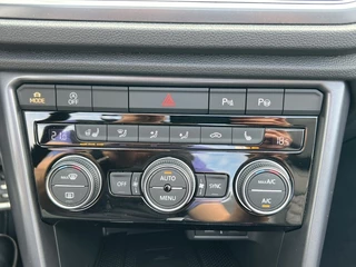Volkswagen T-Roc Volkswagen T-Roc 1.5 TSI DSG R-LINE TREKHAAK/CAMERA/LEDER/BEATS-AUDIO/NAVI/ACC/CARPLAY - afbeelding nr 23