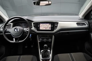 Volkswagen T-Roc Volkswagen T-Roc 1.0 TSI Style Business Navi Clima CarPlay  ACC Getint glas 17-Inch Nl-Auto NAP! - afbeelding nr 4