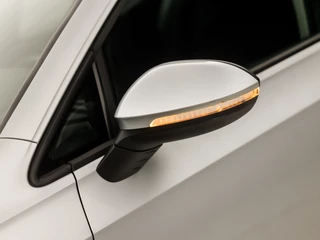 Volkswagen Golf (APPLE CARPLAY, VIRTUAL COCKPIT, GROOT NAVI, KEYLESS, SFEERVERLICHTING, SPORTSTOELEN, STOELVERWARMING, LED KOPLAMPEN, LANE ASSIST, NIEUWSTAAT) - afbeelding nr 35