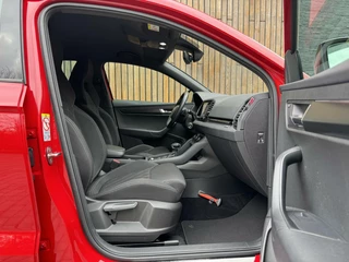 Škoda Karoq Skoda Karoq 1.5 TSI Sportline Automaat | Stoelverwarming | Apple CarPlay | LED verlichting | Trekhaak uitklapbaar | Adaptieve cruise control | Dode hoek detectie | Voorruitverwarming | Parkeersensoren voor en achter | Achteruitrijcamera - afbeelding nr 43