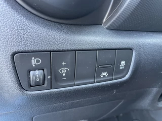 Hyundai Kona Hyundai Kona 1.0T Comfort | Navigatie via Apple Car Play | Achteruitrij camera | 18