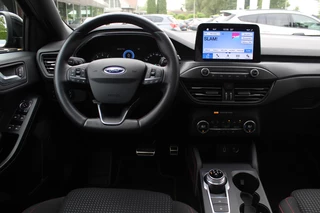 Ford Focus Ford Focus 1.0 EcoBoost Titanium Business ST-Line Camera / Navigatie / Keyless / B&O / 17'' / Stuurverwarming / DAB / Dodehoek / Cruise Control - afbeelding nr 6