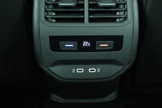 SEAT Leon SEAT Leon 1.5 eTSI FR Intens | Stoel & stuurverwarming |  Adaptive cruise | Trekhaak | Carplay | Sfeerverlichting | Camera | Navigatie - afbeelding nr 23