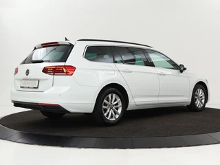 Volkswagen Passat Volkswagen Passat 2.0 TDI Comfort Business | Stoelverwarming |  Camera | Adaptive cruise | Carplay | Massage | Navigatie | Full LED | Parkeerhulp - afbeelding nr 33