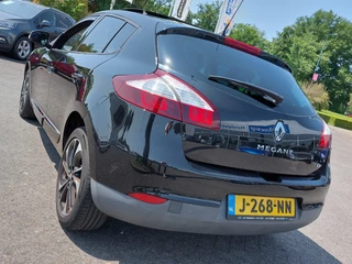 Renault Mégane Renault Mégane 1.2 TCe 131pk Automaat BOSE 5-Deurs | Navi | Clima | Cruise | Panorama Schuifdak | Keyless Entry | Licht+Regensensor | Pdc V+A+Camera | Stoelverwarming | Privacy Glass | 17''lm - afbeelding nr 43