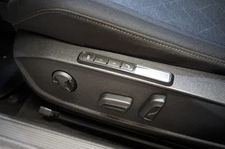 Volkswagen Golf Volkswagen Golf VIII 1.0 e-TSI STYLE AUTOMAAT/ NAVI/ SFEERVERLICHTING - afbeelding nr 12