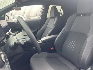 Toyota C-HR Toyota C-HR 1.8 Hybrid Dynamic Limited / Groot scherm / Parkeersensoren - afbeelding nr 11