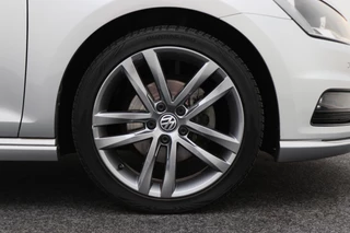 Volkswagen Golf Panoramadak, Camera, Climate, Navigatie, Bluetooth, DAB, Trekhaak, 18'' - afbeelding nr 25