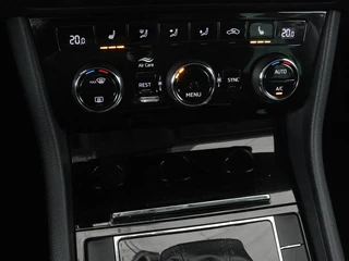 Škoda Superb Skoda Superb 1.4 TSI Ambition | Panoramadak | Stoelverwarming | Trekhaak | Carplay | Memory | Navigatie | Climate control - afbeelding nr 31